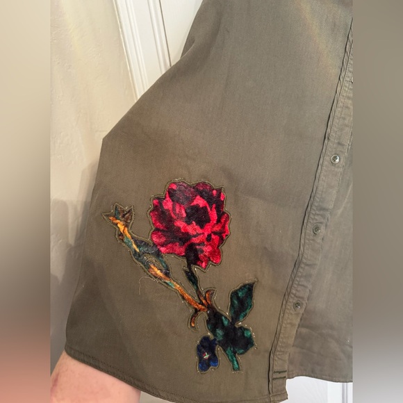 Free People We The Free Velvet Roses Shirt Army Floral Combo NWT Size L - Picture 7 of 11